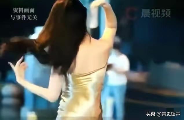 福建福州，一男子找了个颇有姿色的女友，二人同居后每天都在缠绵。一开始还算亲密，后
