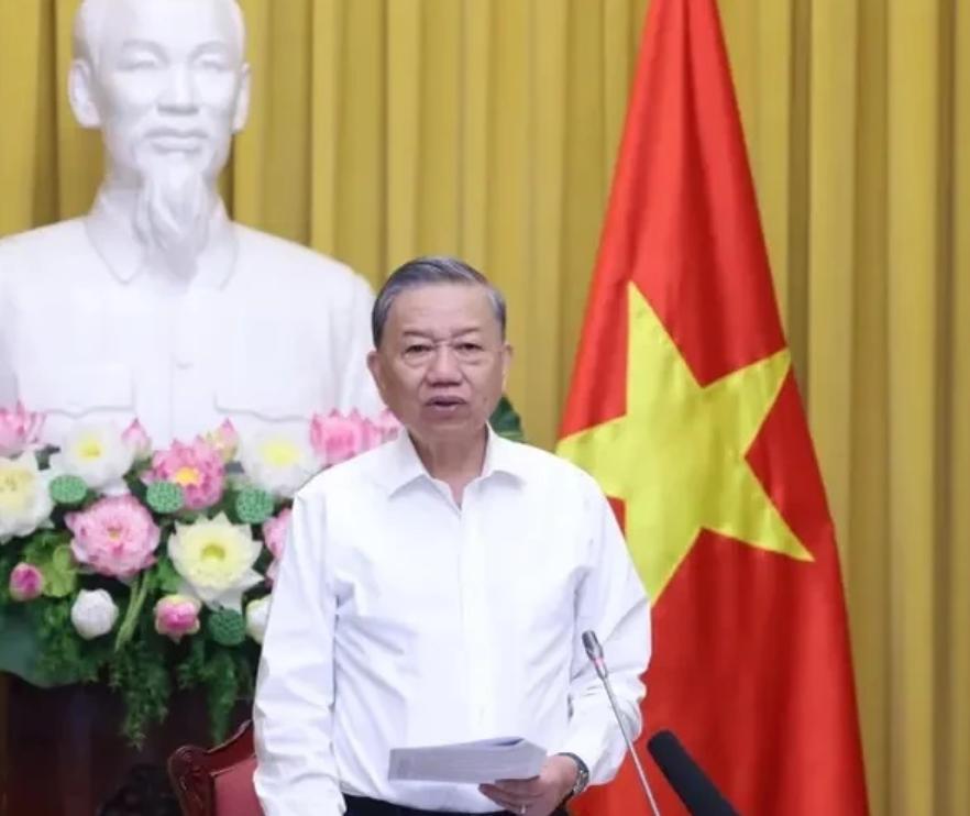 越南经济正在经历一次微妙但重要的转向。表面看，它仍在延续革新开放以来承接外资、发