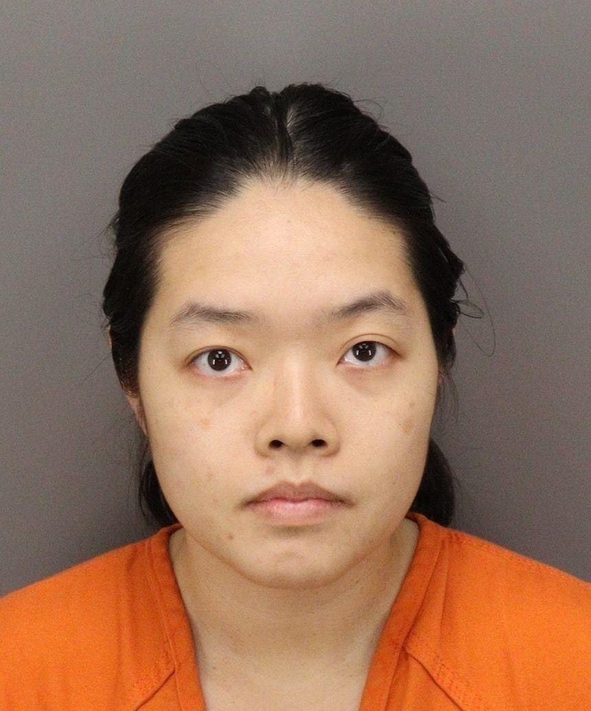 麦克迪尔空军基地发生的一起未遂爆炸案导致郑艾伦（Alen Zheng）和郑安妮（