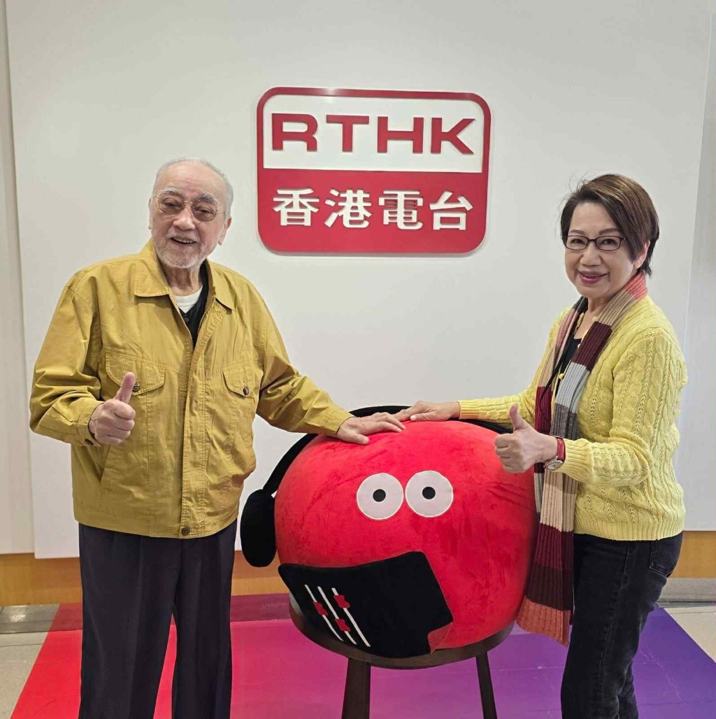 资深艺人卢海鹏（鹏哥）近日接受车淑梅的电台节目《旧日的足迹》访问，细述入行 40