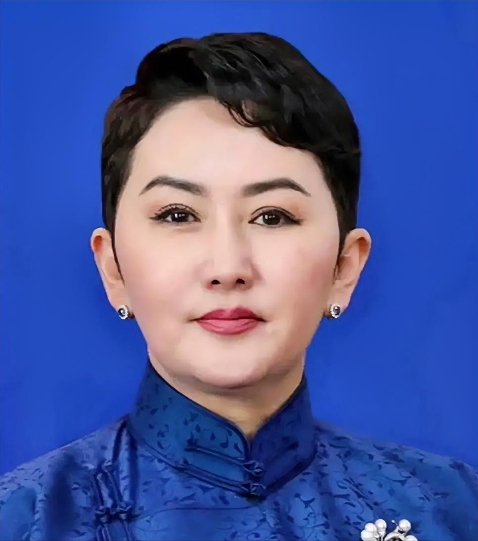 看到蒙古国女外长巴特策策格的履历，心里着实有些感慨。在如今讲究包装的时代，像她这