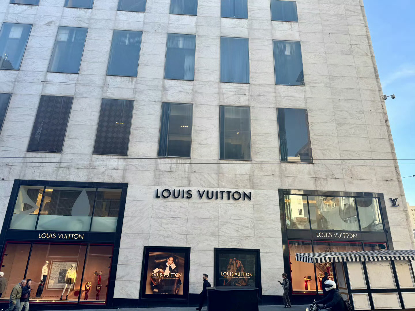 美国旧金山刘亦菲LV地广硬广户外人来人往都能看见刘亦菲