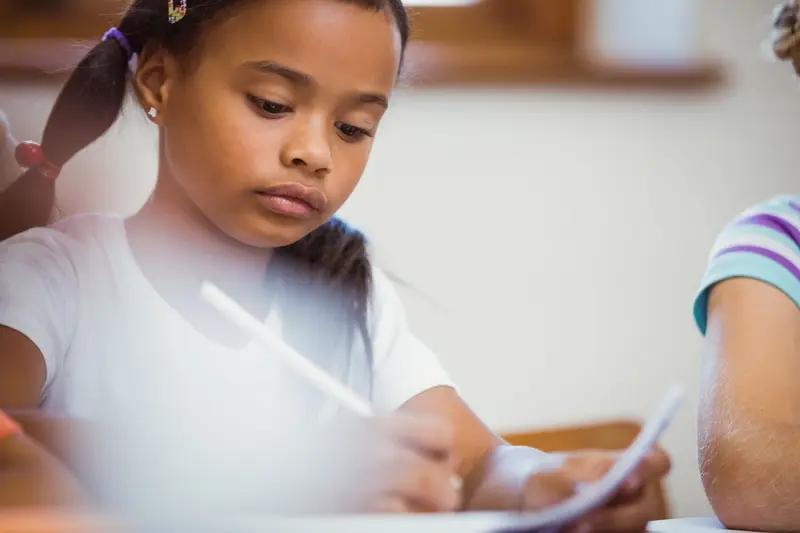 投资大师给予女儿的21条人生建议，可谓大道至简，爱意满满。独立思考，专心致志，培