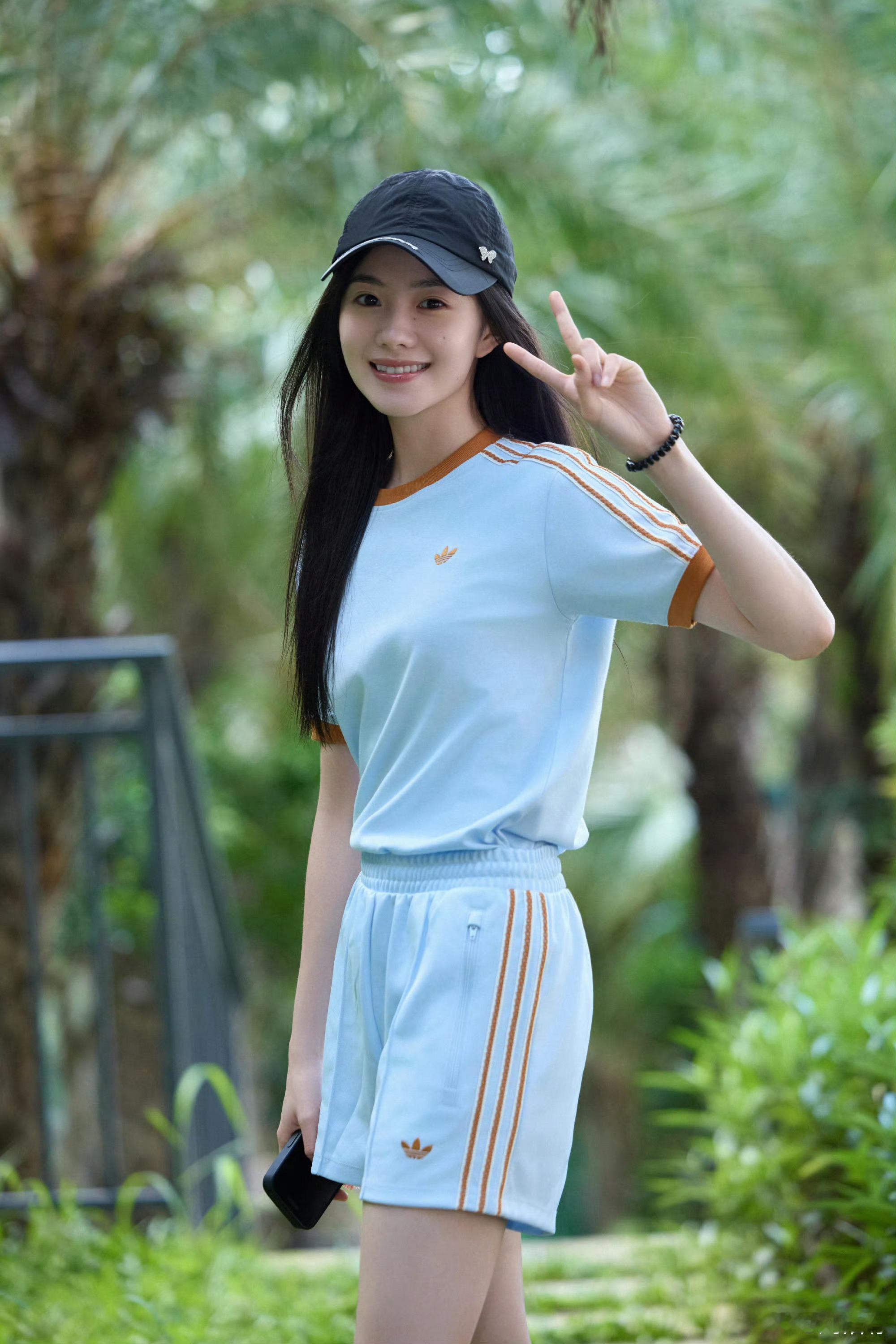 刘浩存lhc刘浩存美顺与长生lhc刘浩存刘美顺想把所有的温柔和浪漫都融进月光𝑴