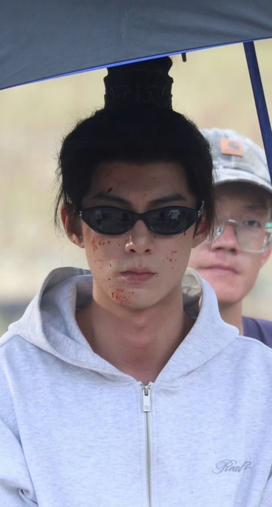 黑客帝国未来战士穿越回古代，砂仁后淡定看手下埋湿。 