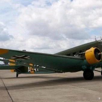 《斯大林格勒27万德军被围，元帅苦等突围燃料，戈林却空运来500吨食品，最终选择