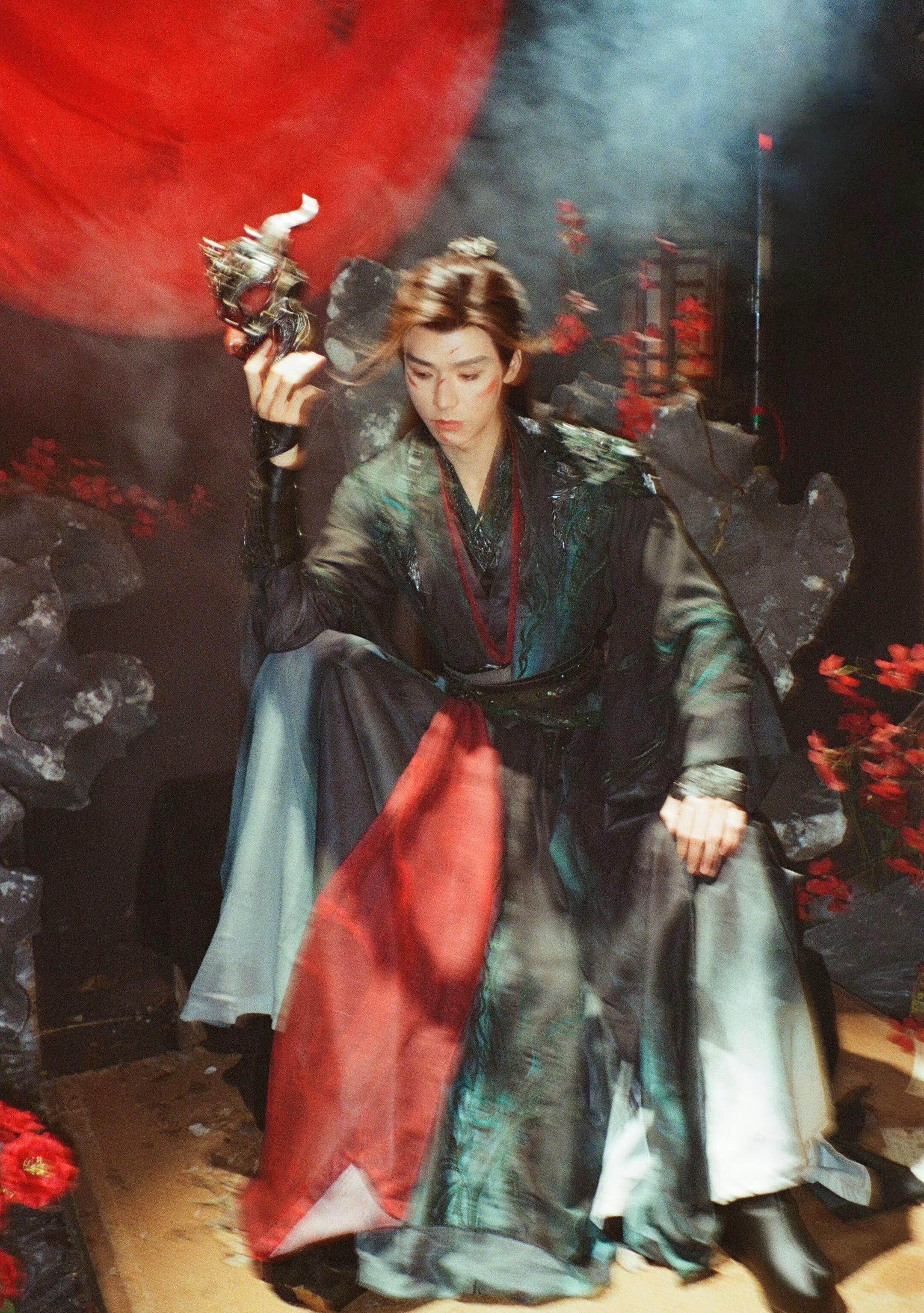 龚俊团队能不能学学彭小苒多buy点营销啊，《暗河传》女主天天烫搜，都看不到龚俊，