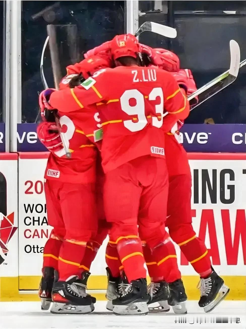 在北京时间4月8日上午刚刚结束的2024女子冰球世锦赛顶级组小组赛第三场的比赛中