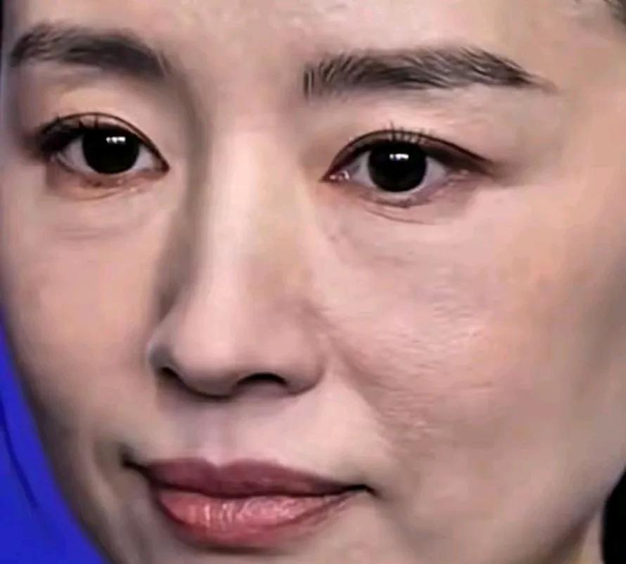大家还能看出她是谁吗？曾经的一代女神，被称为国民女神，大家心中的玉女，不知道迷倒