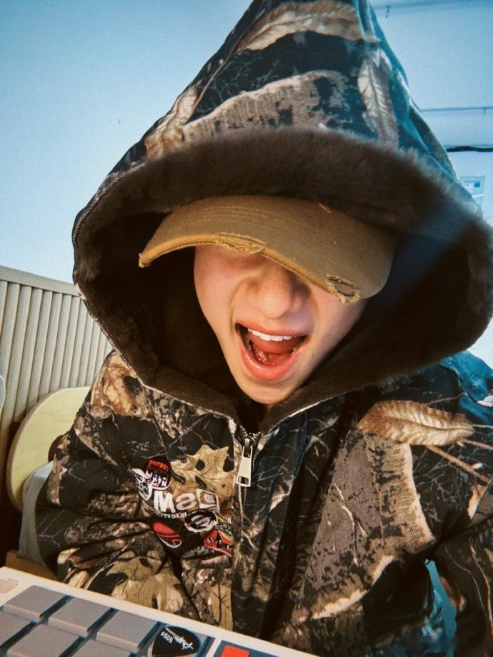 王一珩的12月第一条碎片  王一珩的12月第一条碎片，祝大家都要快快乐乐顺顺利利