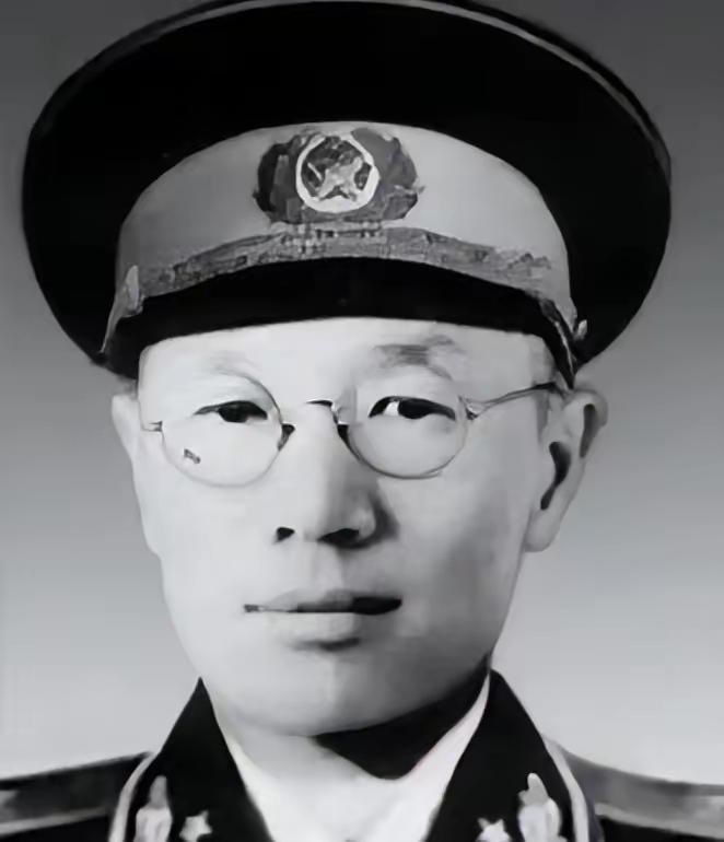 南京保卫战，全团打光，他一个人活着爬出来。被蒋介石下令秘密枪决，他翻墙跑了。被日