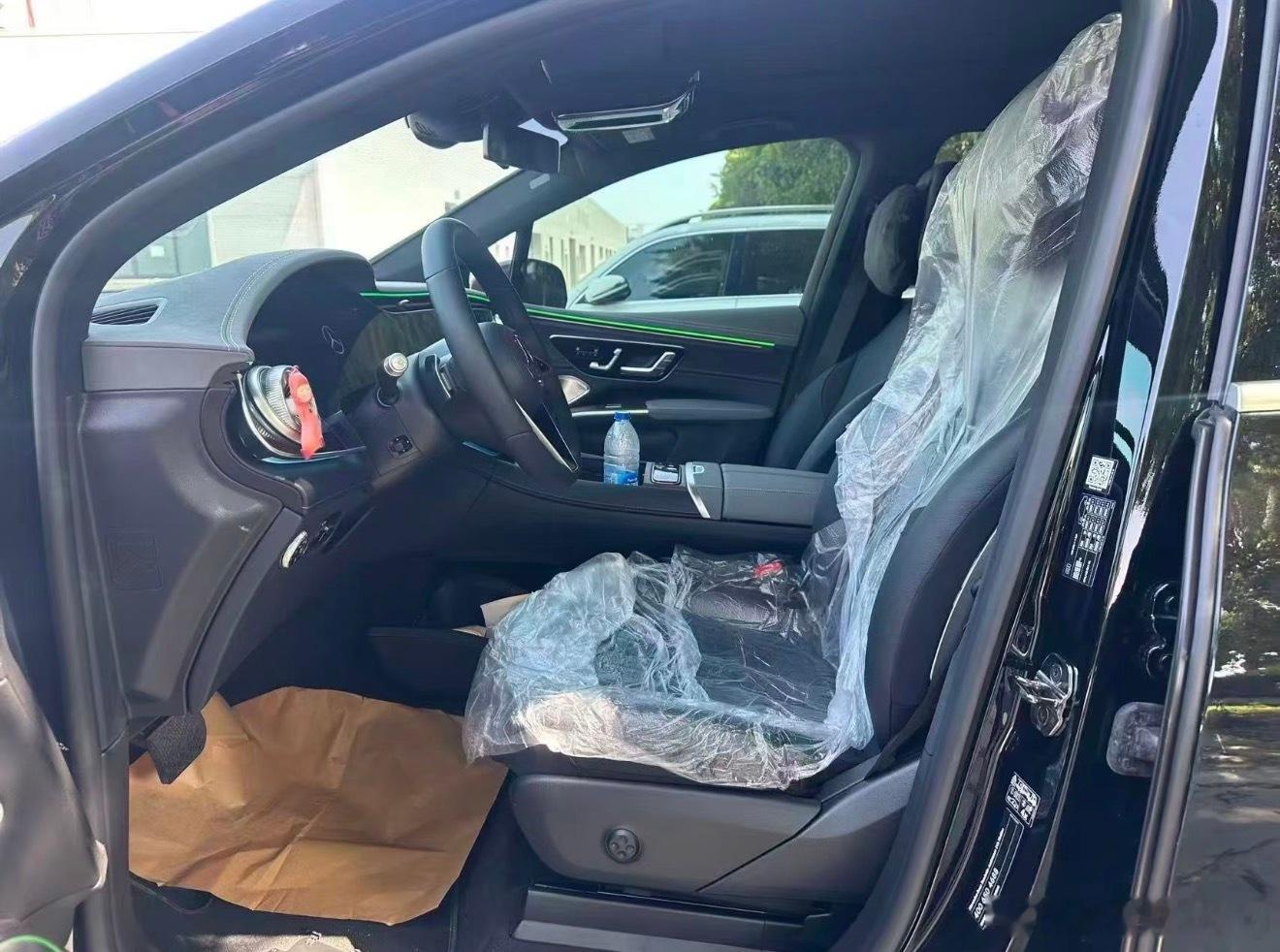 奔驰EQS SUV 500  黑车黑内 选装座椅通风 柏林音响 指导价94290