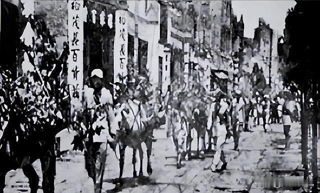 1949年老汉闯市政府认子，萧劲光当场怒斥！谁知背后藏28年心酸
 
1949年