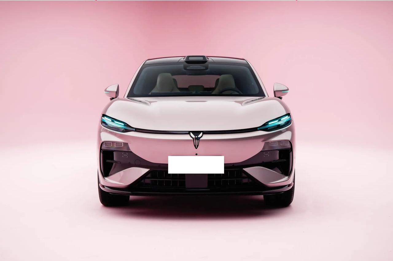 这次聊聊岚图追光S这套硬件配置，全车33颗传感器，光激光雷达就给了四颗，还有补盲