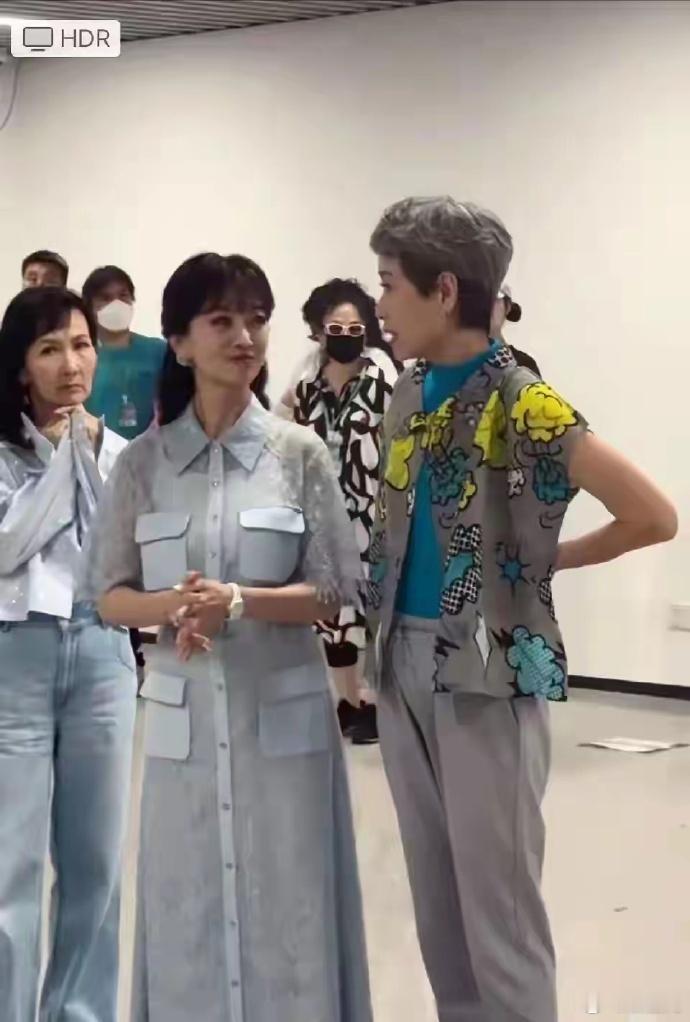强行扮嫩在自然老去面前真的不值一提 