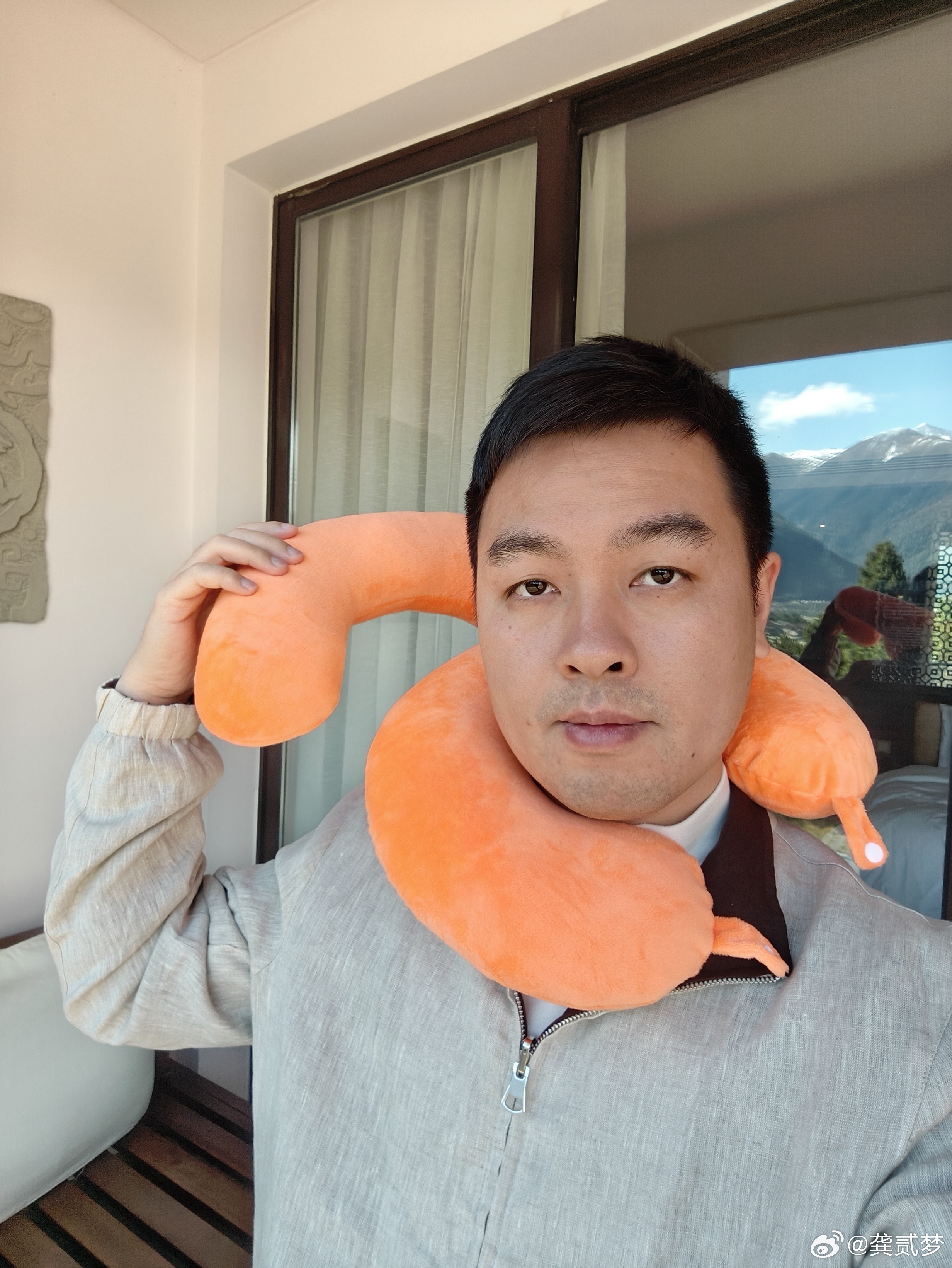 问界哦M6的伴手礼有点丰富冰箱贴和钥匙扣，刚好可以给家里那位准车主这个小熊盲盒我