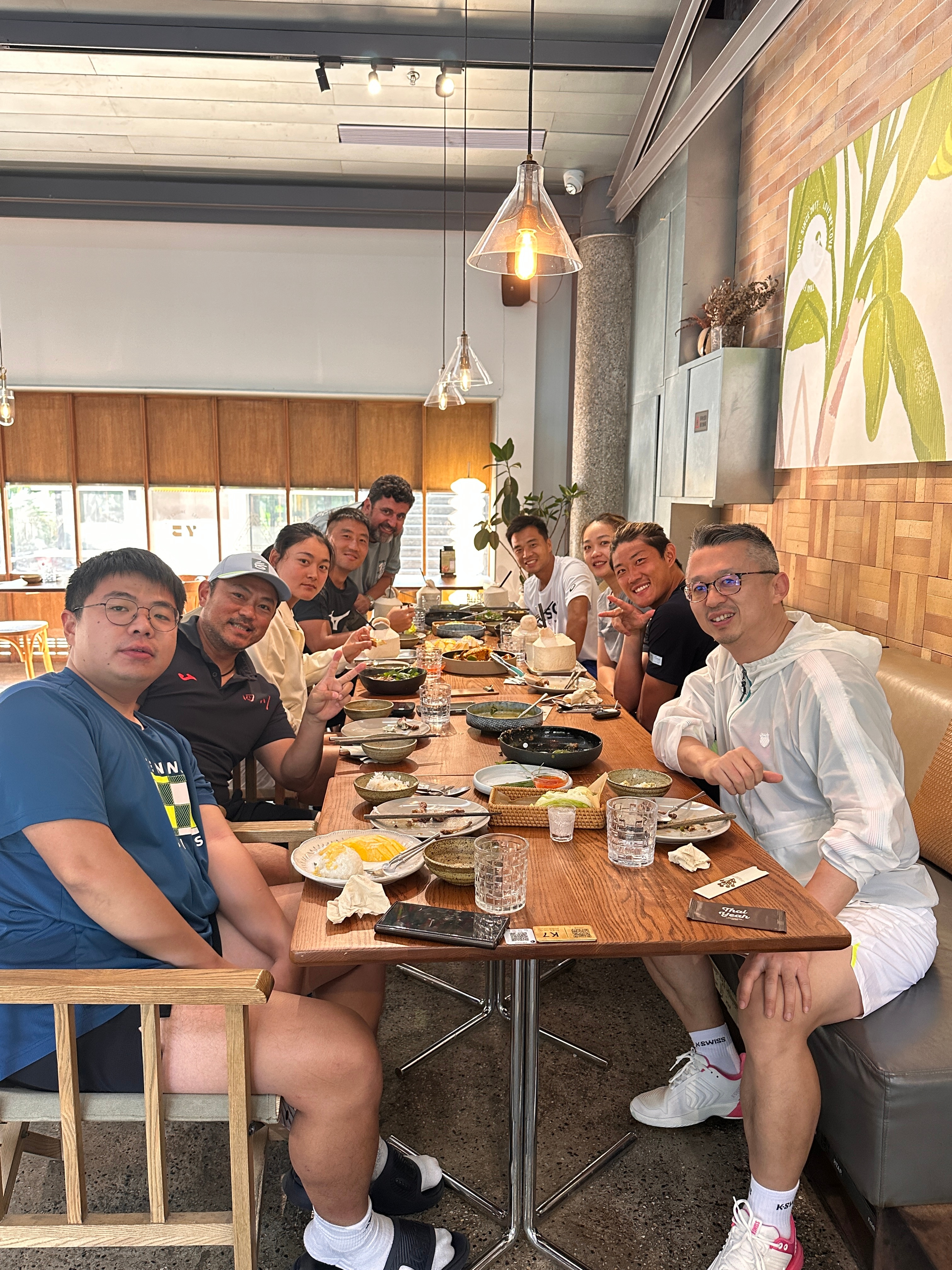 刚吃完。用我们的午饭给大家的晚饭开开胃。是 打球之后吃饭是最香的  这个话题开设
