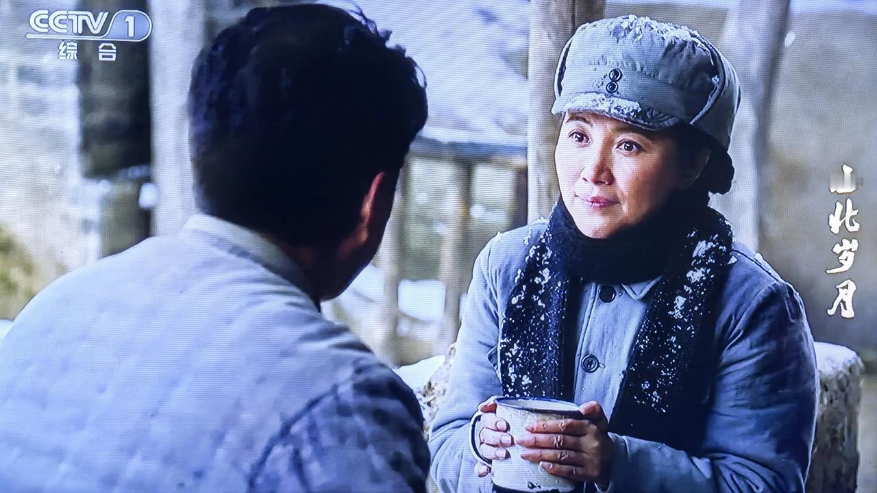 针对复杂动荡的局面，习仲勋书记首先派遣贴身警卫员前赴接管城市，配合公安机关展开严