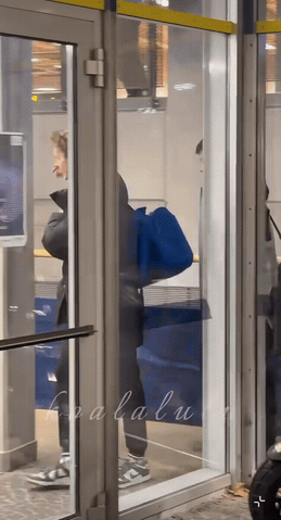 乒乓球比赛你爱看吗?我最爱看的乒乓球比赛是有樊振东参加的比赛。熬夜也要看。
你看