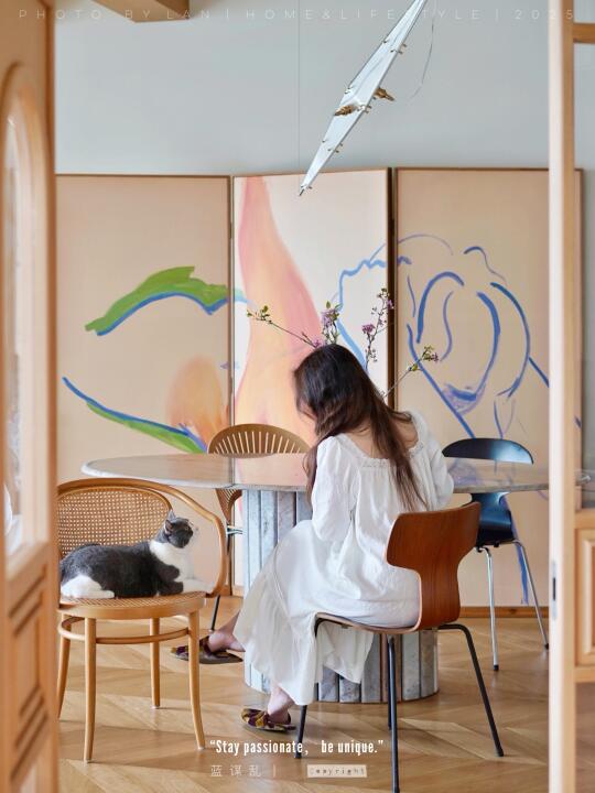 住进春天里｜一个明媚的橘粉色餐厅🌸