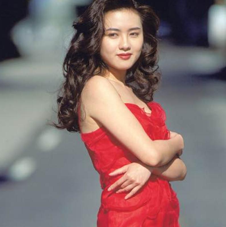 一次，记者问李丽珍:“你拍风月片时为什么没有清场？”李丽珍却说:“为什么要清场，