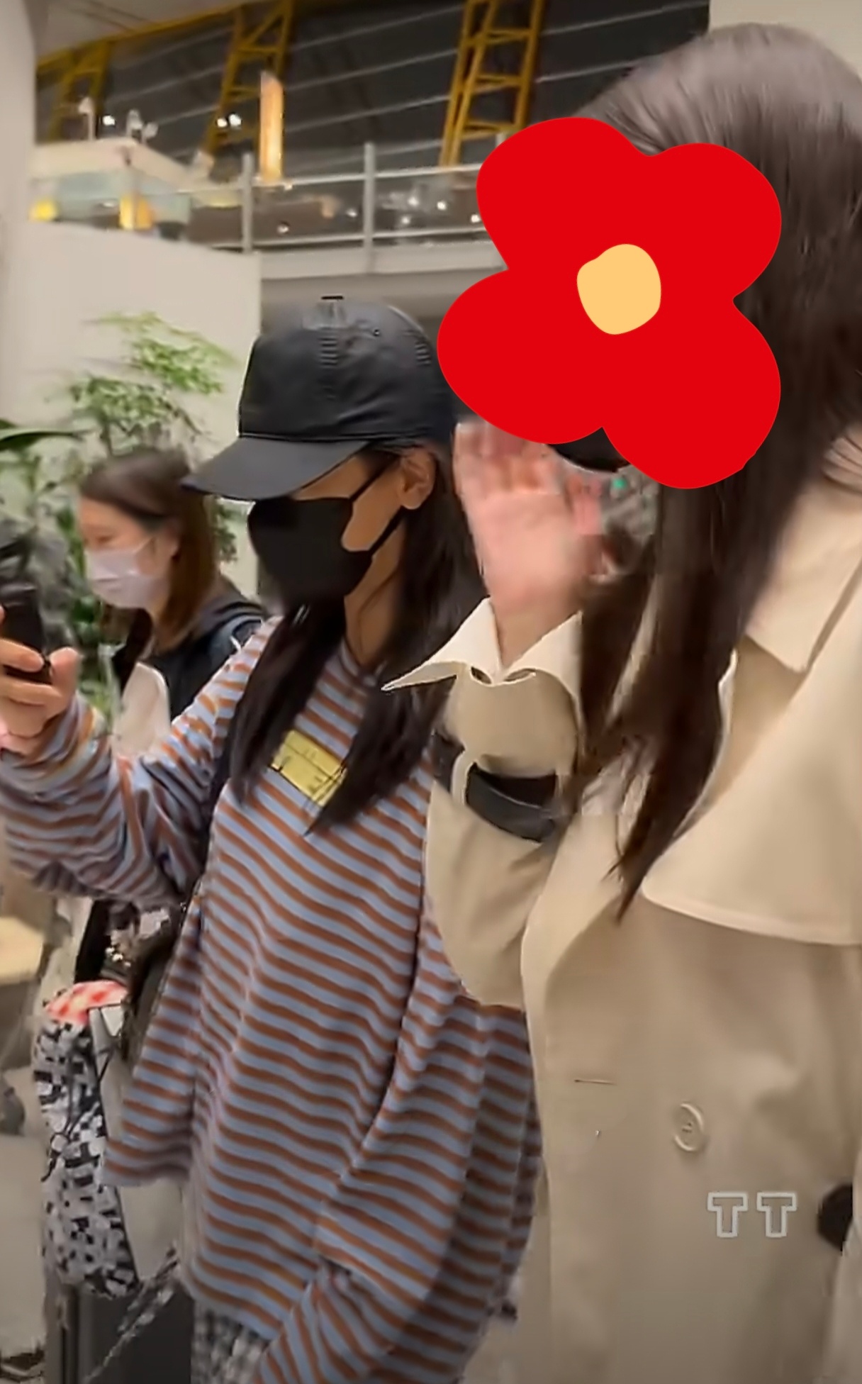 姐姐在给我们录vlog ​​​