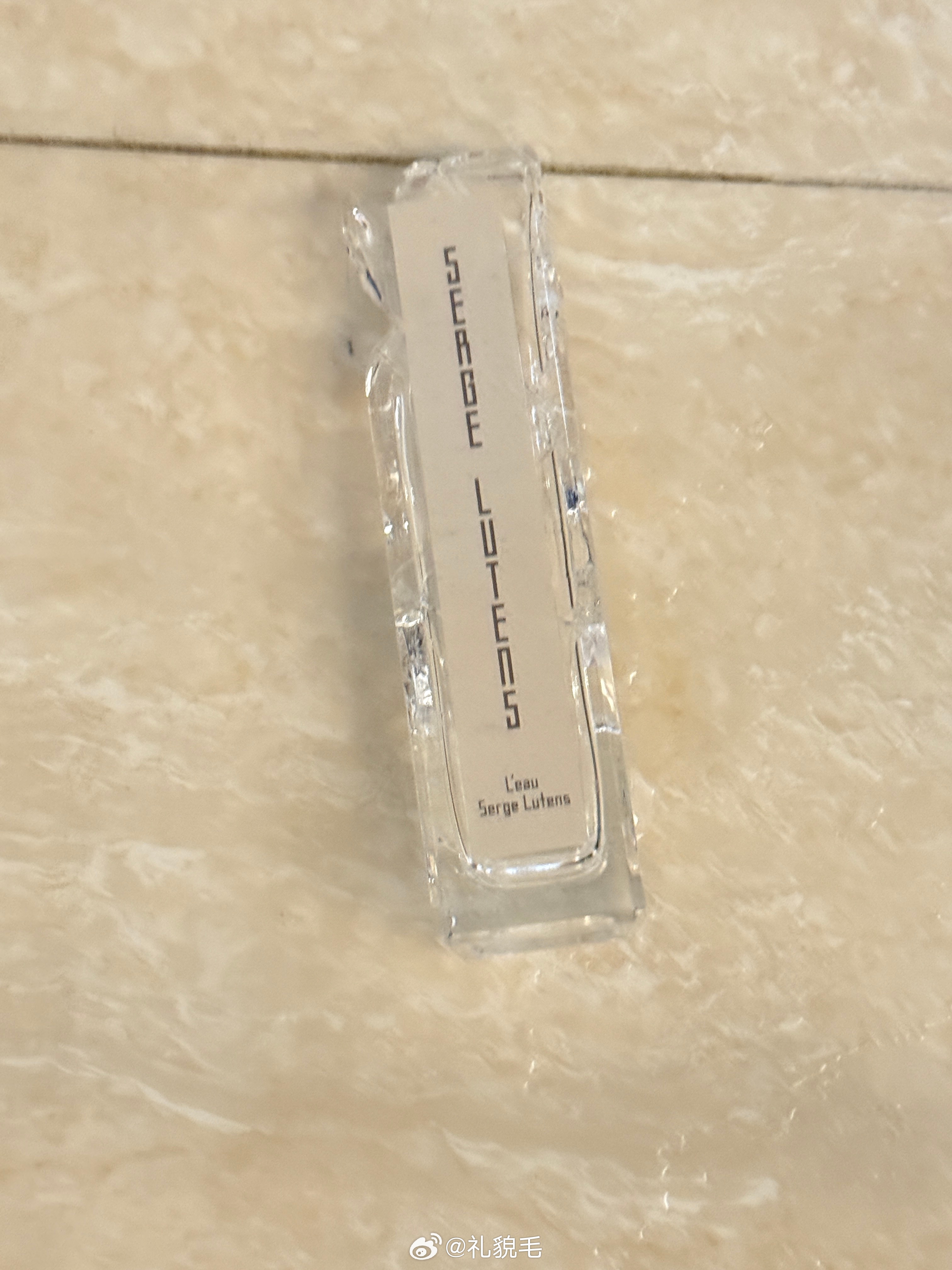 近期最喜欢的一支香，被我亲手cei了心痛到把空气净化器都给关了，就想这香味能多留