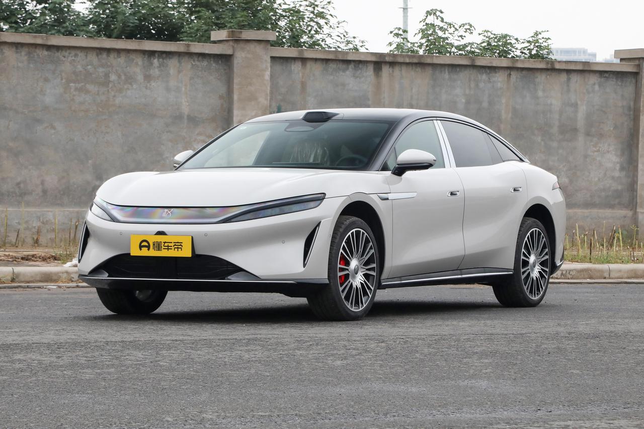 预售24.99万起！比亚迪大汉EV也要来了，长超5米2，定位大型车
新能源市场又