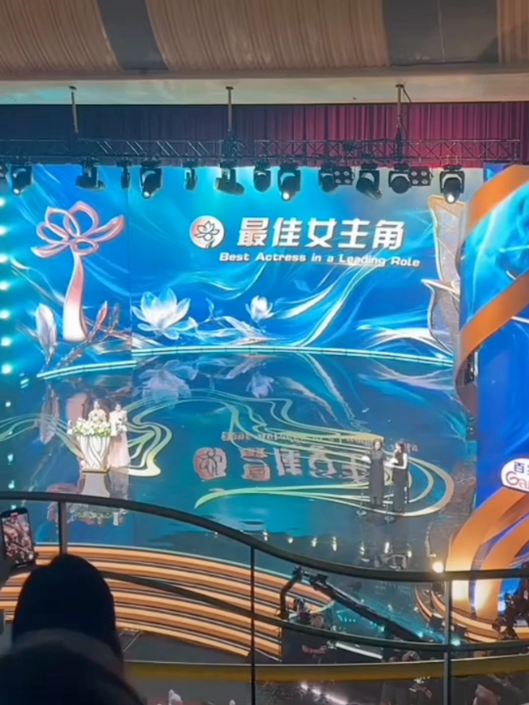 我靠，杨紫拿了白玉兰视后…90花第一人了恭喜杨紫凭借《生命树》拿下第31届白玉兰