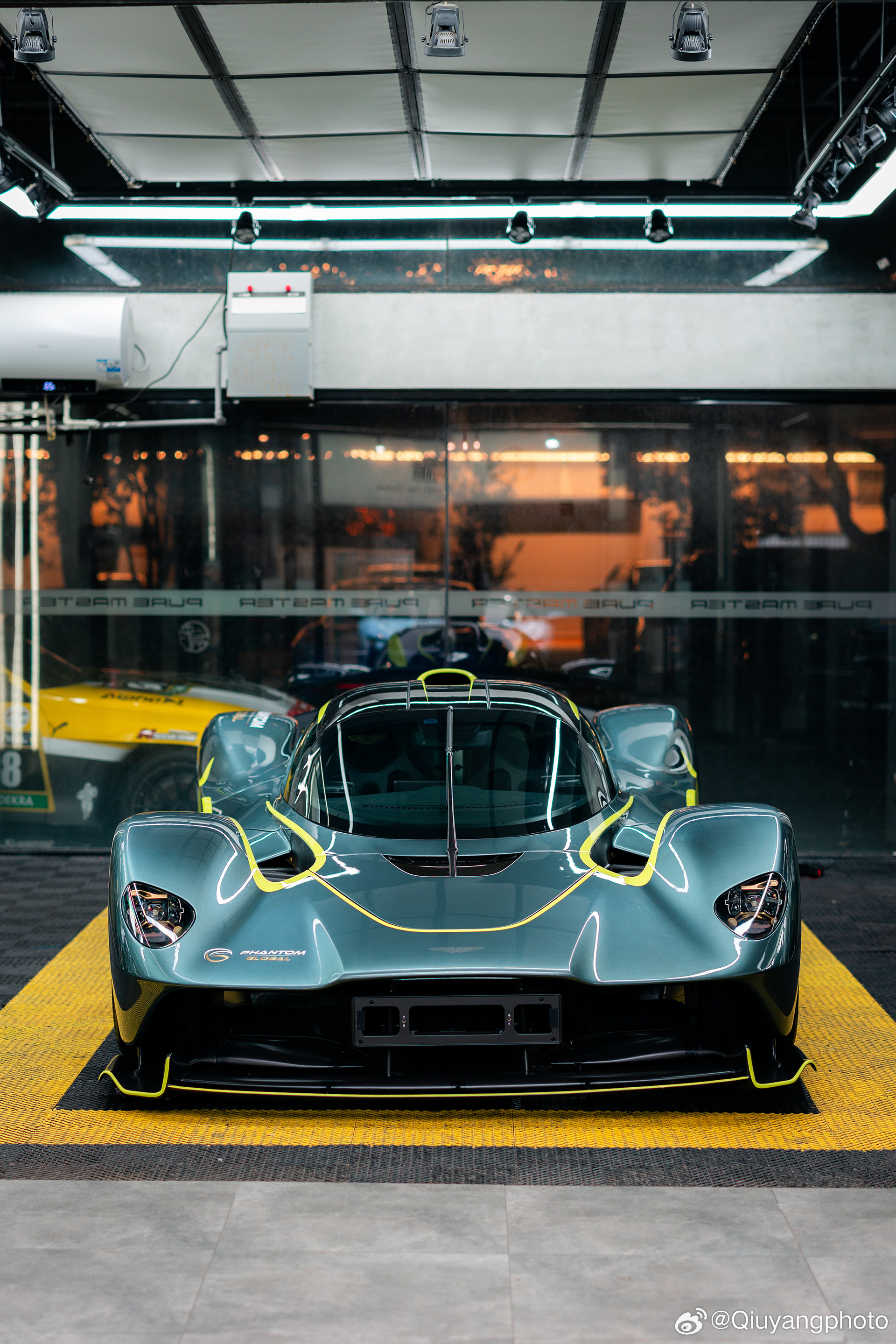 Aston Martin Valkyrie cars01豪车拍全民拍车 贴完车衣