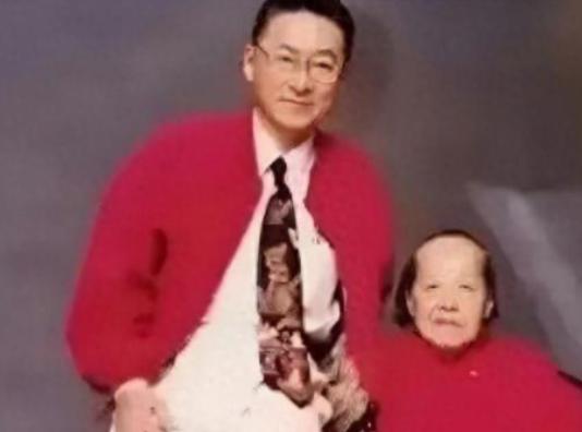 李敖曾经说：“人性是经不起考验的，我在坐牢的时候，把房子转到了我妈名下，让妈妈帮