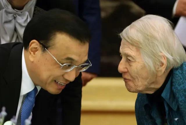 难过至极:“我和我的同事们会以锲而不舍的精神恪尽职守，用实干来践行承诺”
人民的