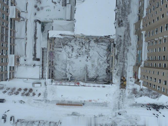 【#佳木斯一体育馆坍塌事故最新情况#】记者从黑龙江省佳木斯市桦南县政府新闻办了解