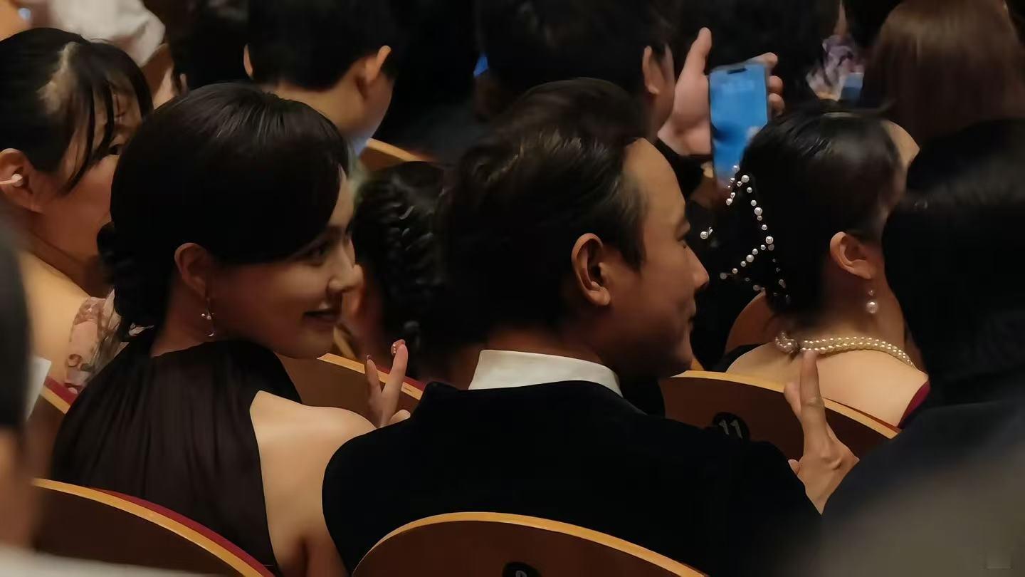 罗晋唐嫣好着呢罗晋唐嫣一起参加女儿幼儿园活动罗晋唐嫣一起参加女儿幼儿园活动！！！