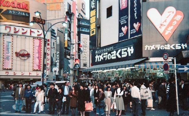 日本，从1990年开始，用整整35年的时间替我们试完了所有的错误答案：从房地产泡