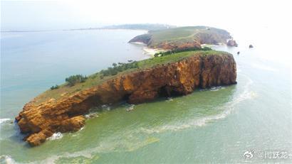雷军推荐青岛宝藏小岛猪岛，因从空中某个角度观看形似猪而得名，也有传说称它与驴岛、