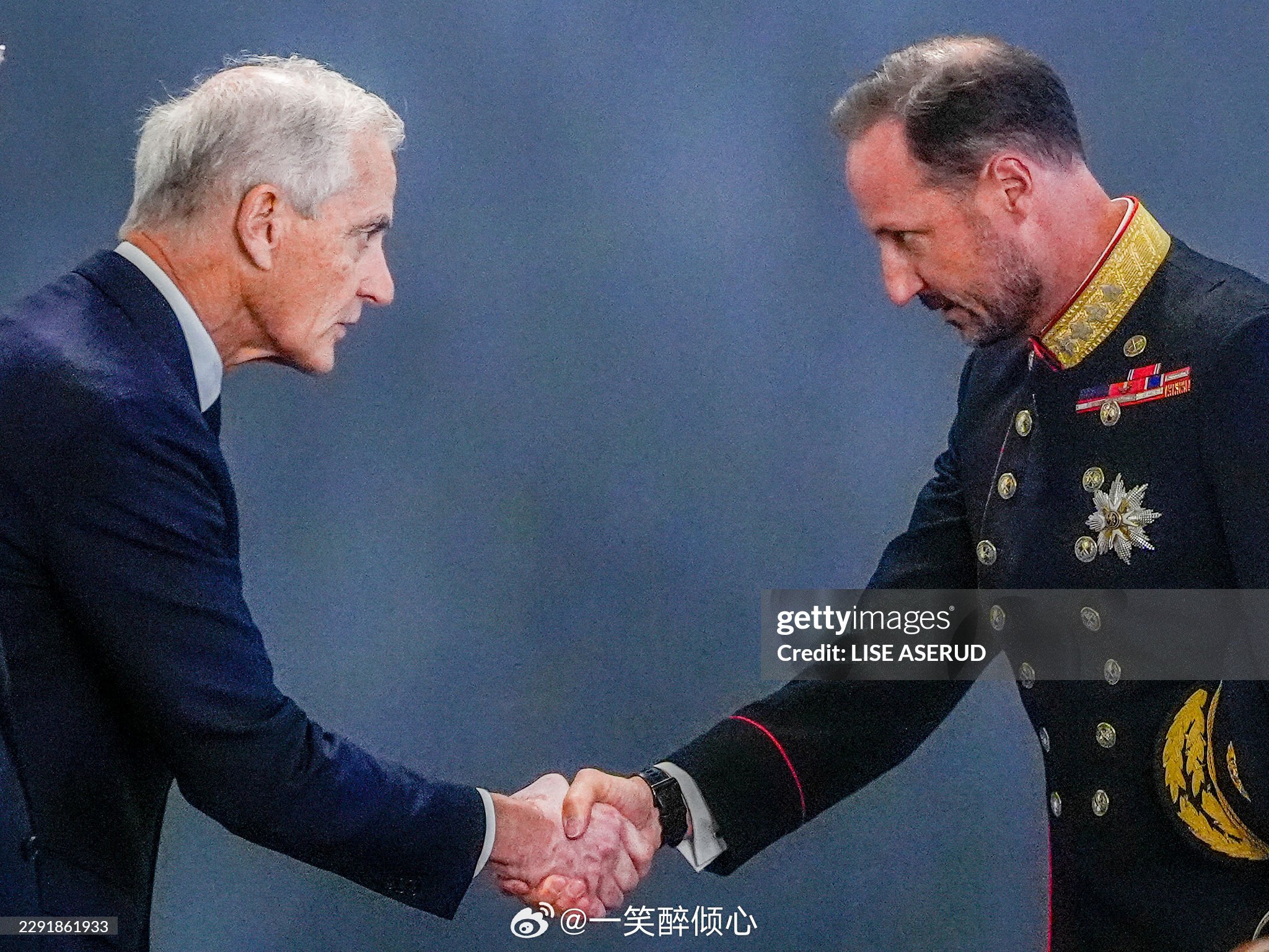 【补图】挪威的哈康八世国王和他的首相Jonas Gahr Store，这位首相也