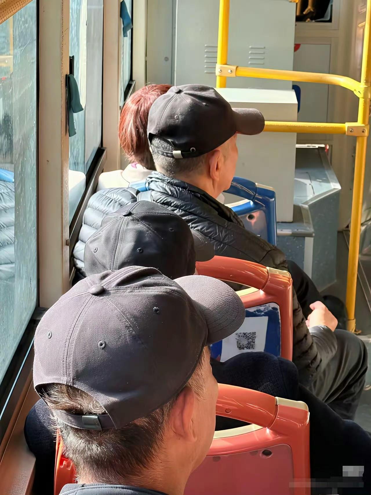 网友问为什么男人老了都喜欢戴帽子？ ​​​