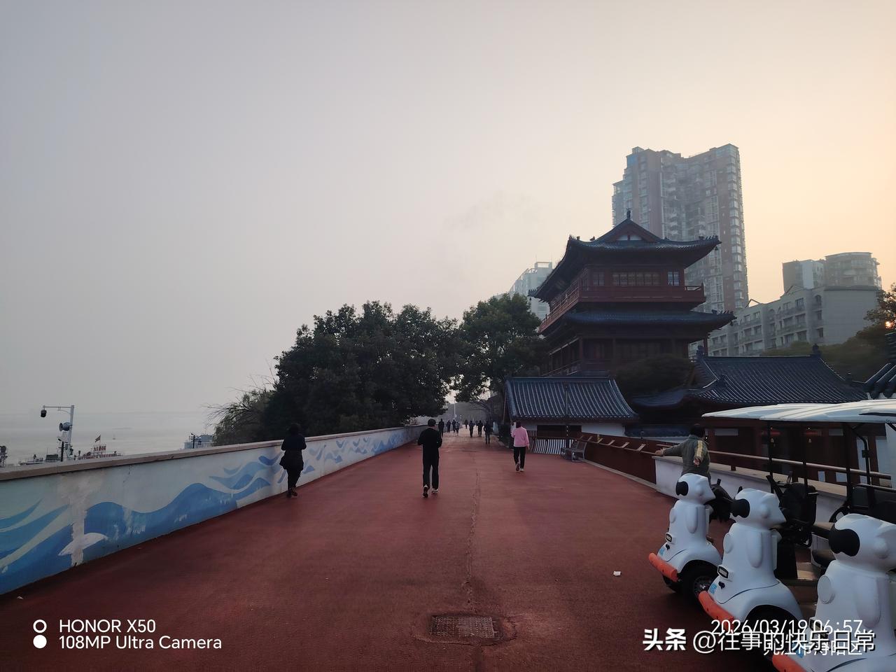 陪孩子写作业的家长有多难为了自己的孩子难一点也是应该