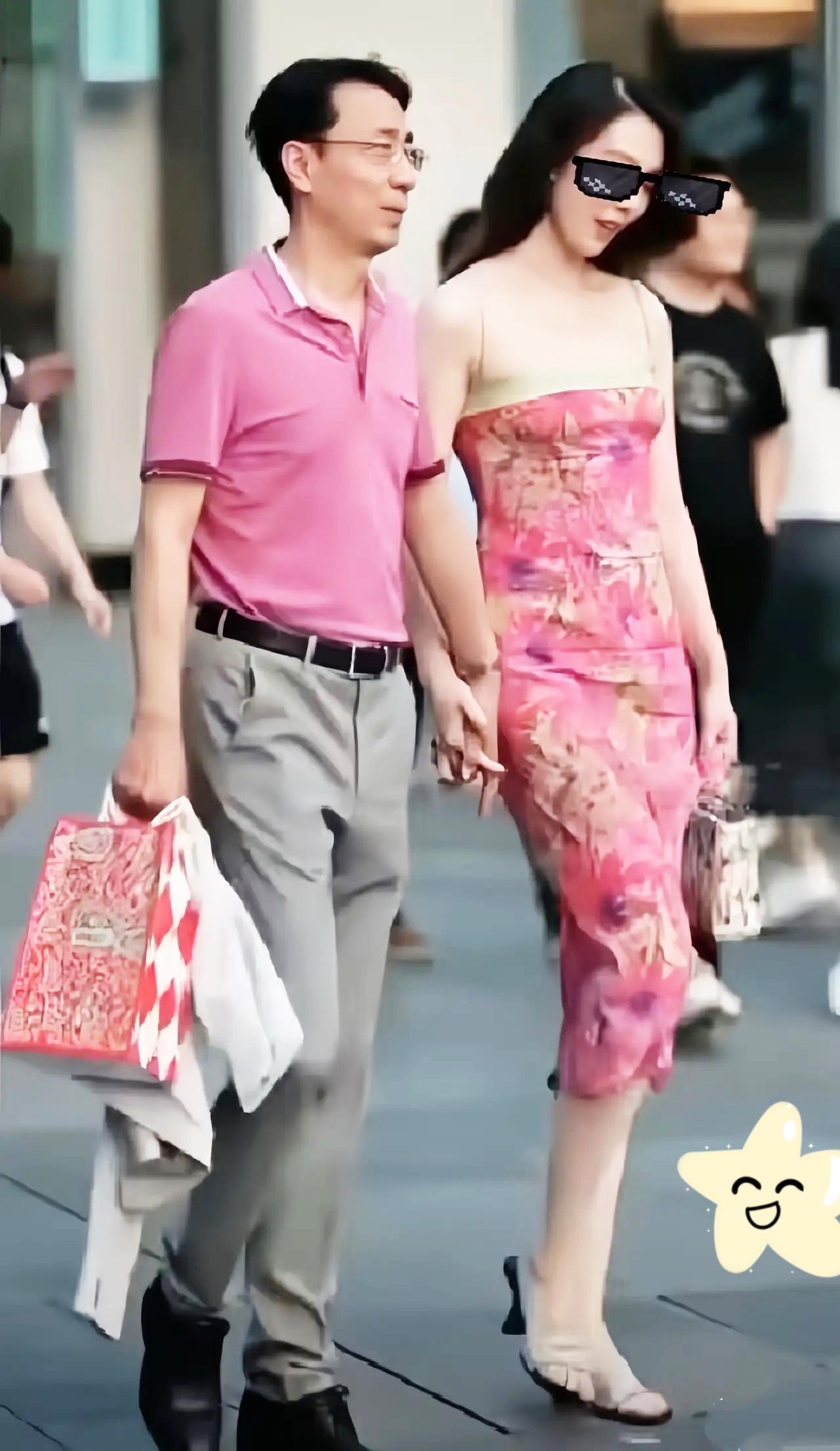 刷到太古里牵手门的最新后续，
真的越看越觉得解气！昔日
高调牵手的国企高管和女下