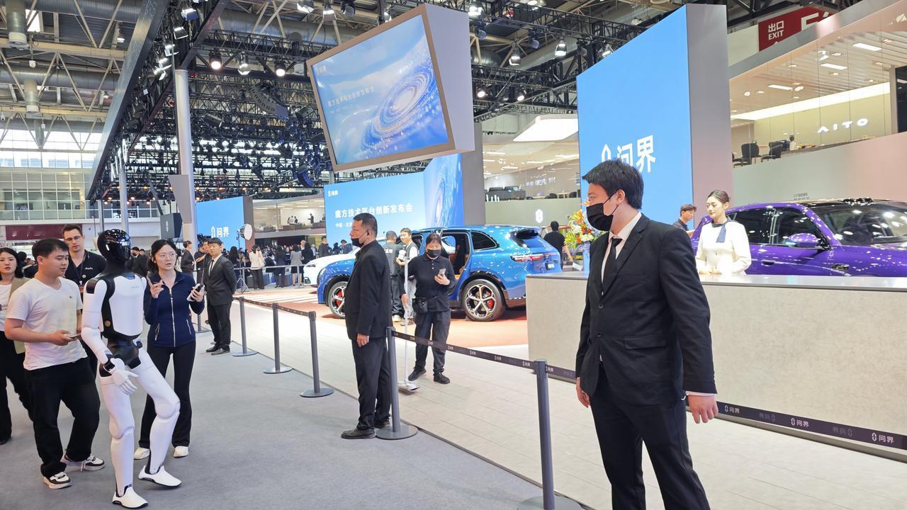 估计是有重磅发布，也可能有大领导。看着现场等级挺高。【来自懂车帝车友圈】