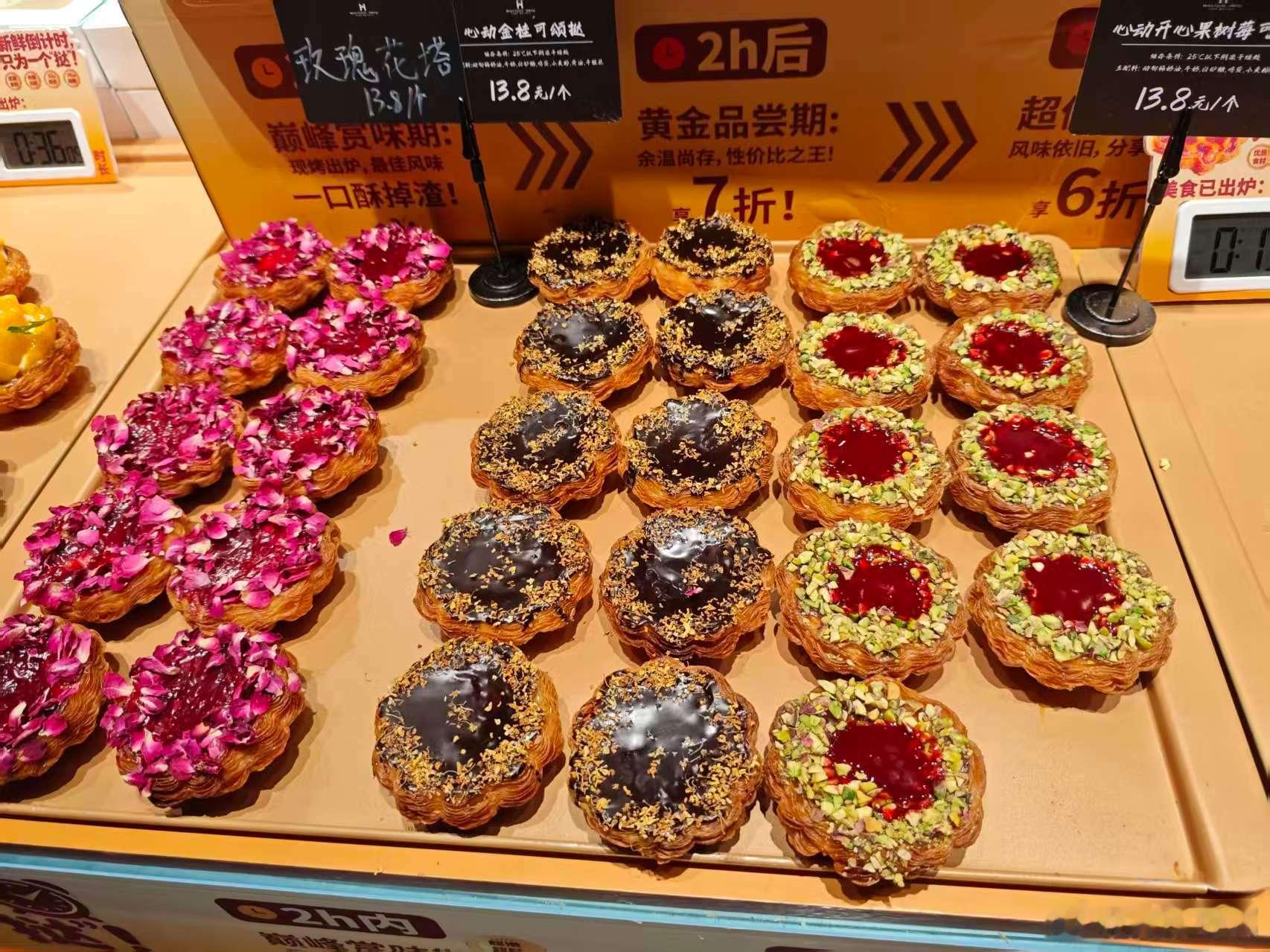 我的年度美味清单年度快乐全被美食和逛吃承包啦！先炫一波味蕾暴击：草莓塔挞酥皮脆到