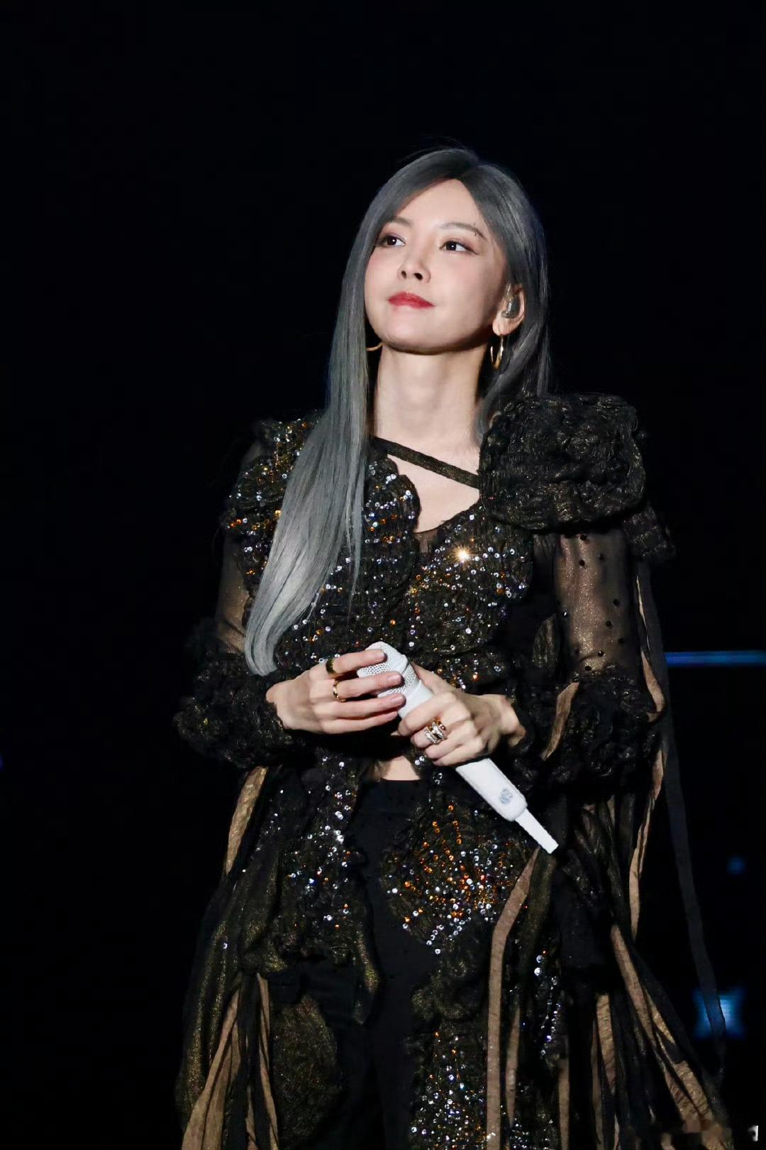 于文文居然喜欢收集彩色厕纸 于文文的安利让我对厕纸有了新的认识，原来它也可以这么