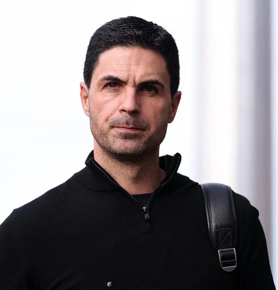 阿尔特塔赛前接受采访时谈梅里诺缺阵：“他的脚有些问题，是一块骨头让他的脚很疼，我