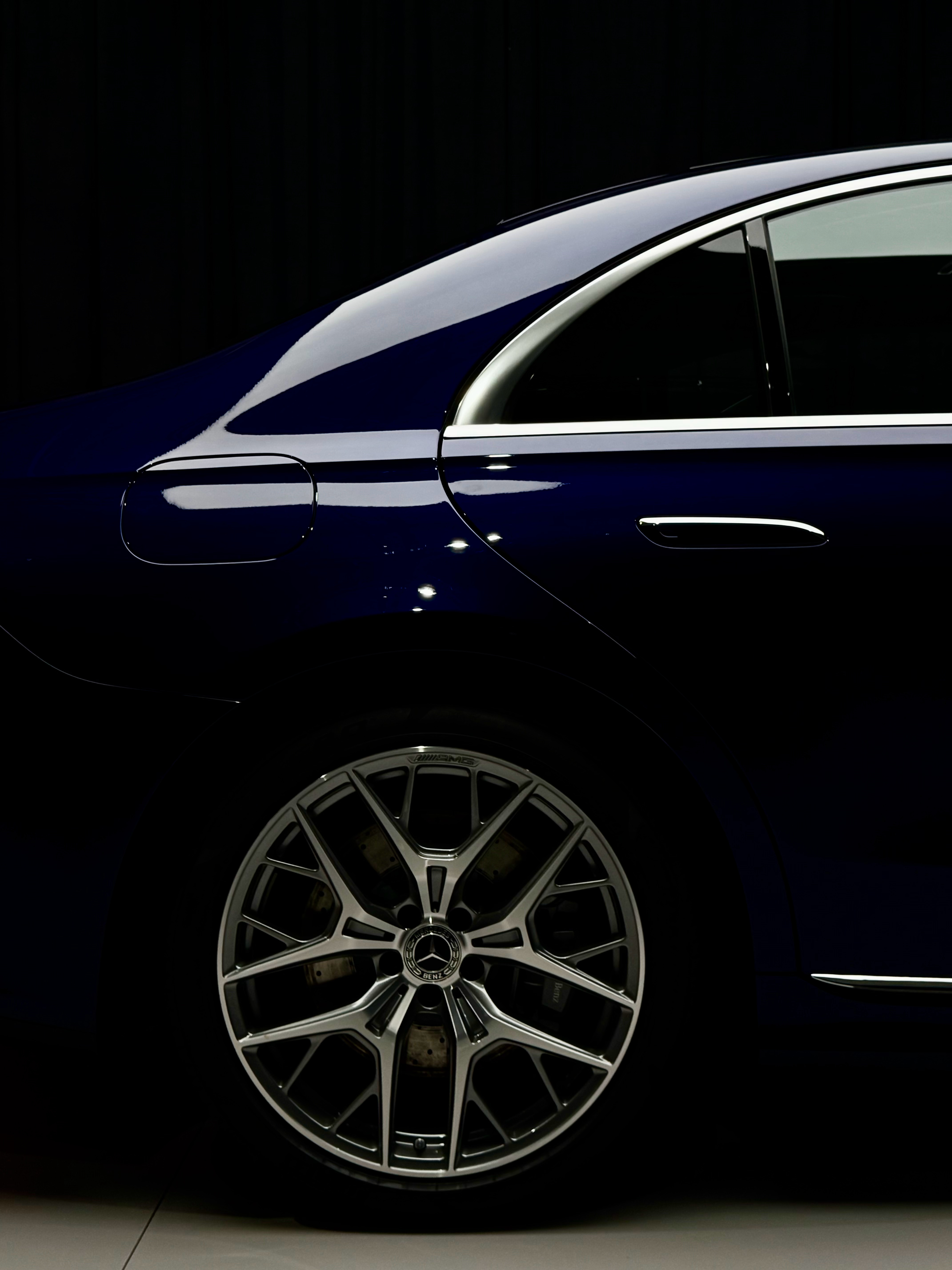 豪华和设计 从不需要纷繁的饰辞绘之静置于此 即是豪华Mercedes-Benz 