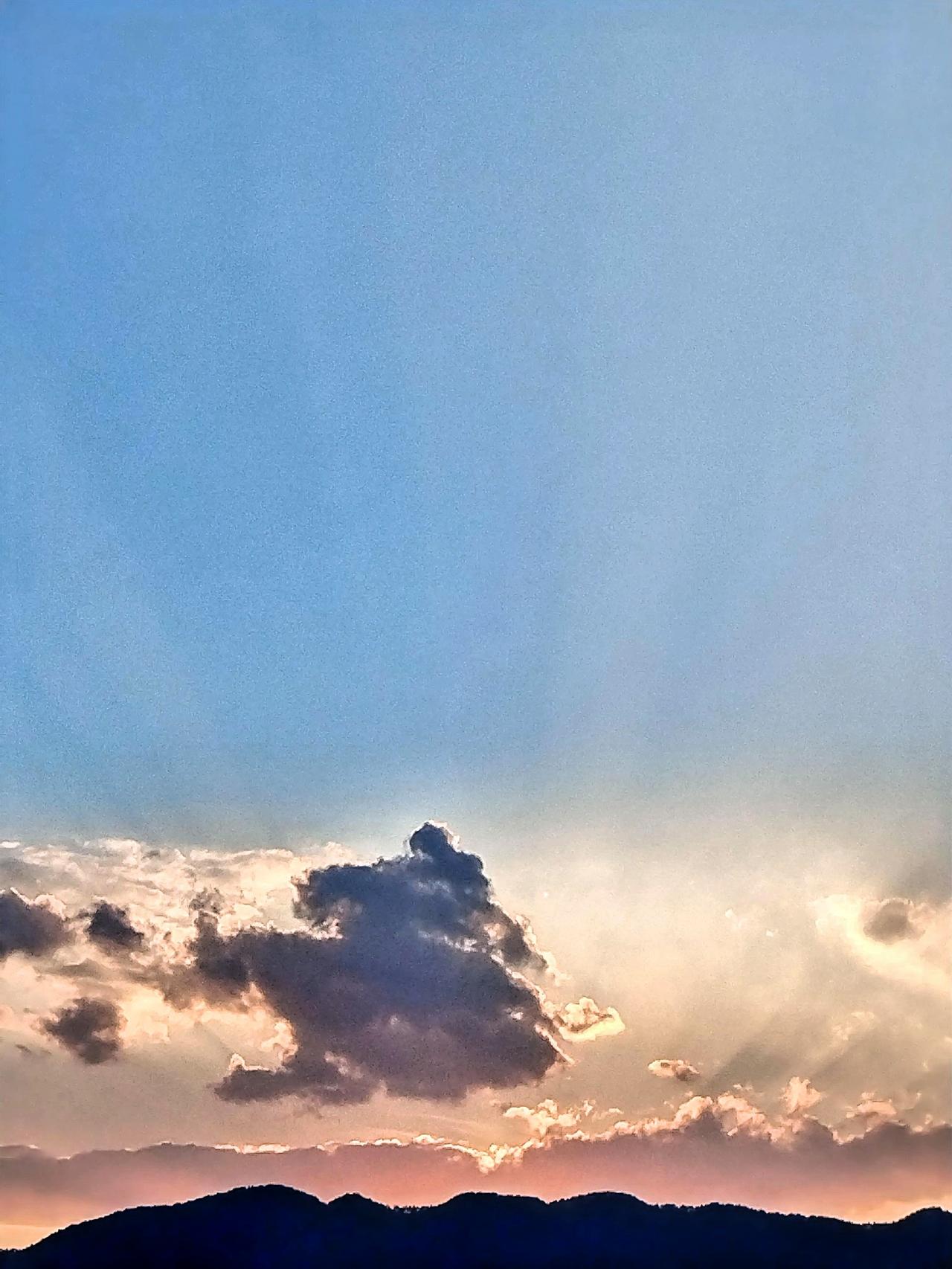 今日夕阳，云卷云舒，静享自然之美，随手拍了。