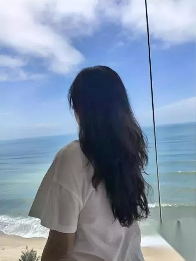 人到中年别瞎折腾？

看懂这点才活得爽！

中年不是焦虑倒计时，而是终于能和自己