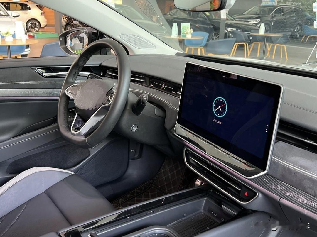 现在的车只要都在跟风随大流做的设计要么减配省成本要么提高车主后期的使用成本。
