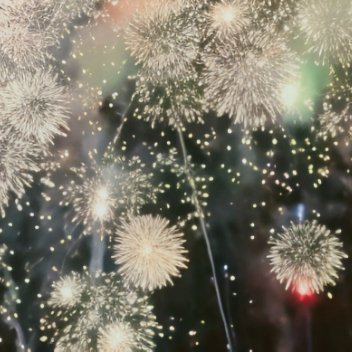 云熠星河[超话] 🌌云熠星河 26年9月20日我们仍未得知25年的某一天烟花下