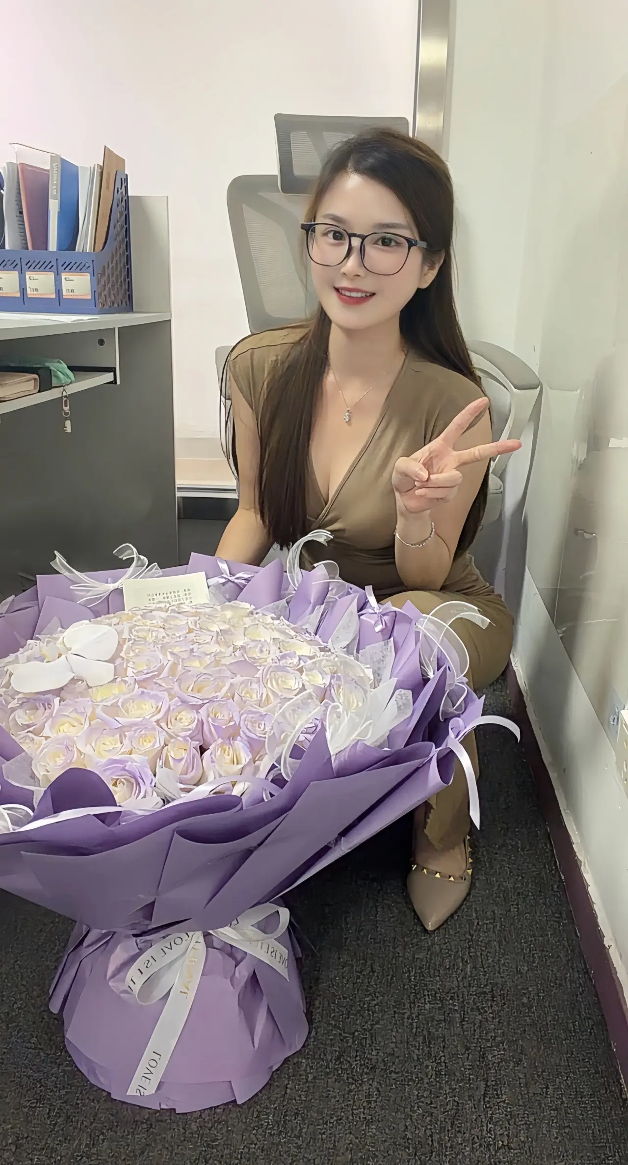 突如其来的惊喜，收到粉丝送来的鲜花😊